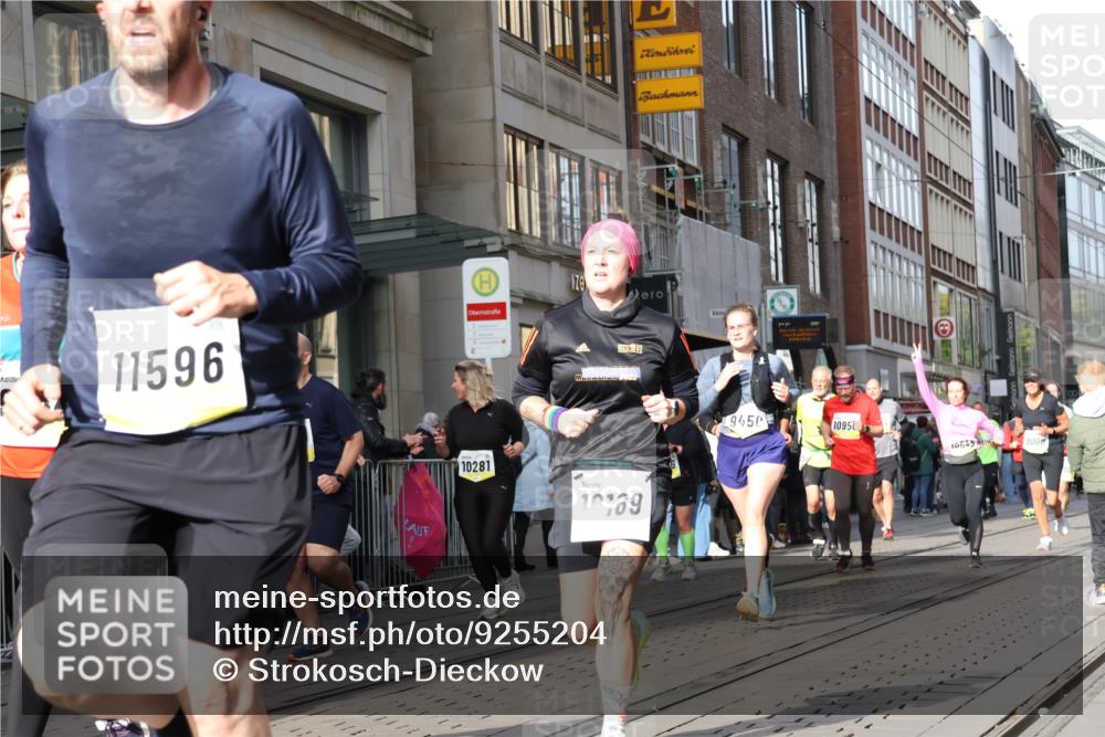 05.10.2025 - 20. swb-Marathon Bremen Strokosch-Dieckow http://msf.ph/oto/9255204 05.10.2025 10:57:03 Ziel 7101, 9000, 9215, 9260, 9292, 9450, 9489, 9550, 9577, 9625, 9747, 9844, 9904, 9914, 9947, 9962, 10139, 10169, 10281, 10293, 10367, 10545, 10645, 10657, 10739, 10917, 10950, 11015, 11138, 11202, 11360, 11434, 11596, 11606, 11686, 7101, 9000, 9215, 9260, 9292, 9450, 9489, 9550, 9577, 9625, 9747, 9844, 9904, 9914, 9947, 9962, 10139, 10169, 10281, 10293, 10367, 10545, 10645, 10657, 10739, 10917, 10950, 11015, 11138, 11202, 11434, 11596, 11606, 11686 meine-sportfotos.de