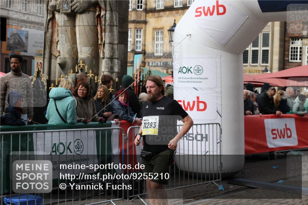 05.10.2025 - 20. swb-Marathon Bremen Yannick Fuchs http://msf.ph/oto/9255210 05.10.2025 11:15:20 Ziel 10647, 10984, 11293, 11635 meine-sportfotos.de