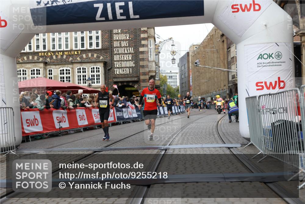 05.10.2025 - 20. swb-Marathon Bremen Yannick Fuchs http://msf.ph/oto/9255218 05.10.2025 10:46:21 Ziel 9351, 9362, 10858, 11446 meine-sportfotos.de