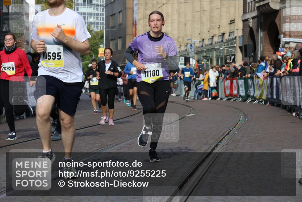 05.10.2025 - 20. swb-Marathon Bremen Strokosch-Dieckow http://msf.ph/oto/9255225 05.10.2025 11:02:36 Ziel 9841, 10033, 10510, 10595, 10598, 10825, 10826, 11024, 11160 meine-sportfotos.de