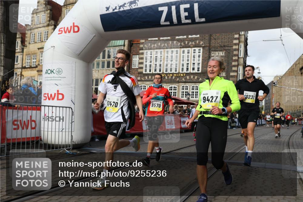 05.10.2025 - 20. swb-Marathon Bremen Yannick Fuchs http://msf.ph/oto/9255236 05.10.2025 10:55:04 Ziel 9427, 9560, 9570, 10024, 10231, 10232, 10233, 10609, 11320, 11373, 11470, 11507, 11523 meine-sportfotos.de