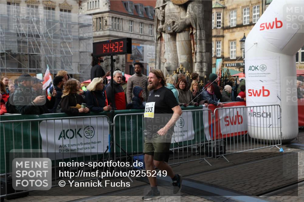 05.10.2025 - 20. swb-Marathon Bremen Yannick Fuchs http://msf.ph/oto/9255249 05.10.2025 11:15:21 Ziel 10984, 11293, 11635 meine-sportfotos.de