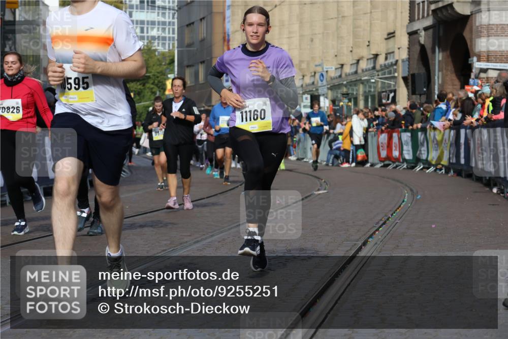05.10.2025 - 20. swb-Marathon Bremen Strokosch-Dieckow http://msf.ph/oto/9255251 05.10.2025 11:02:36 Ziel 9841, 10033, 10510, 10595, 10598, 10825, 10826, 11024, 11160 meine-sportfotos.de