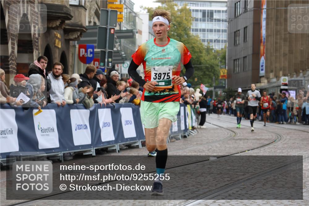 05.10.2025 - 20. swb-Marathon Bremen Strokosch-Dieckow http://msf.ph/oto/9255255 05.10.2025 12:53:29 Ziel 925, 1665, 2940, 3975, 5074 meine-sportfotos.de