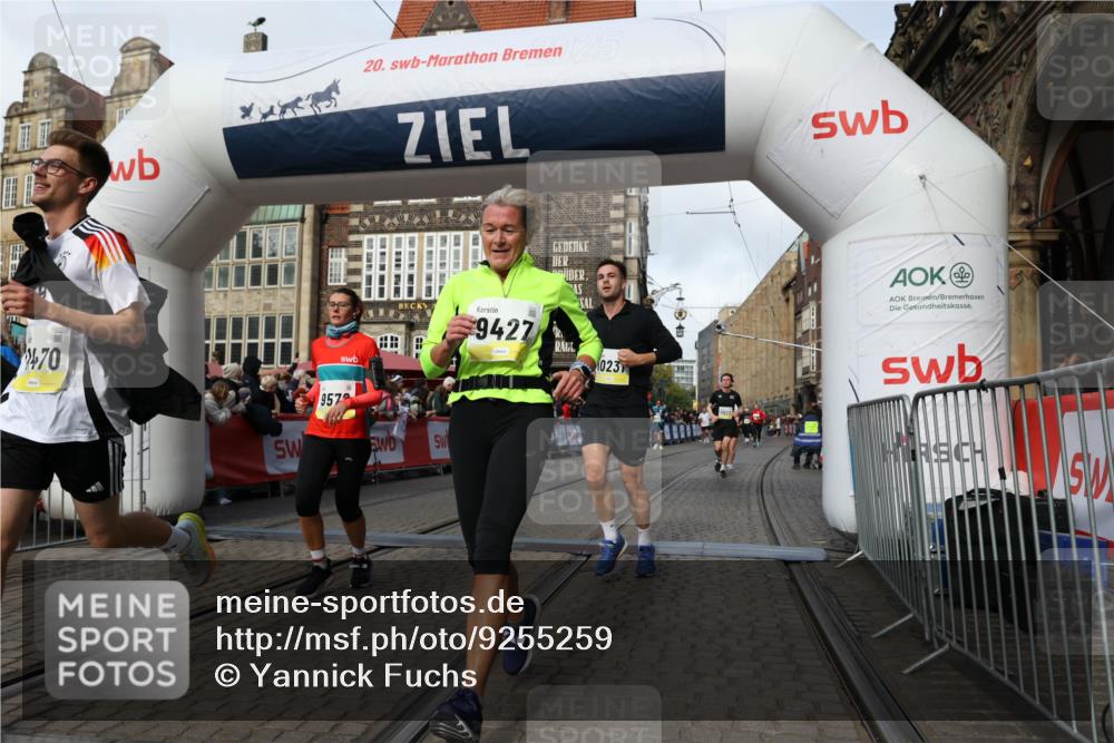 05.10.2025 - 20. swb-Marathon Bremen Yannick Fuchs http://msf.ph/oto/9255259 05.10.2025 10:55:04 Ziel 9427, 9560, 9570, 10024, 10231, 10232, 10233, 10609, 11320, 11373, 11470, 11507, 11523 meine-sportfotos.de