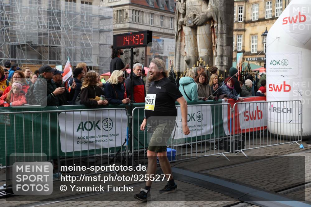 05.10.2025 - 20. swb-Marathon Bremen Yannick Fuchs http://msf.ph/oto/9255277 05.10.2025 11:15:21 Ziel 10984, 11293, 11635 meine-sportfotos.de