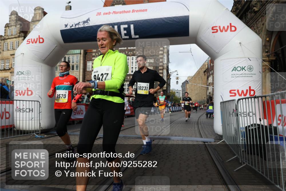 05.10.2025 - 20. swb-Marathon Bremen Yannick Fuchs http://msf.ph/oto/9255282 05.10.2025 10:55:05 Ziel 9427, 9475, 9560, 9570, 10024, 10231, 10609, 11320, 11373, 11470, 11507, 11523 meine-sportfotos.de