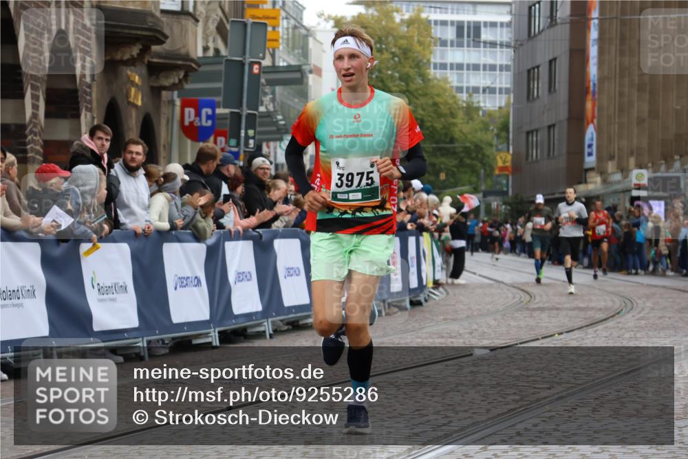 05.10.2025 - 20. swb-Marathon Bremen Strokosch-Dieckow http://msf.ph/oto/9255286 05.10.2025 12:53:29 Ziel 925, 1665, 2940, 3975, 5074 meine-sportfotos.de