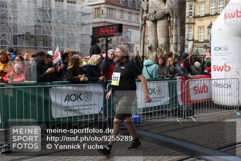 05.10.2025 - 20. swb-Marathon Bremen Yannick Fuchs http://msf.ph/oto/9255289 05.10.2025 11:15:21 Ziel 10984, 11293, 11635 meine-sportfotos.de
