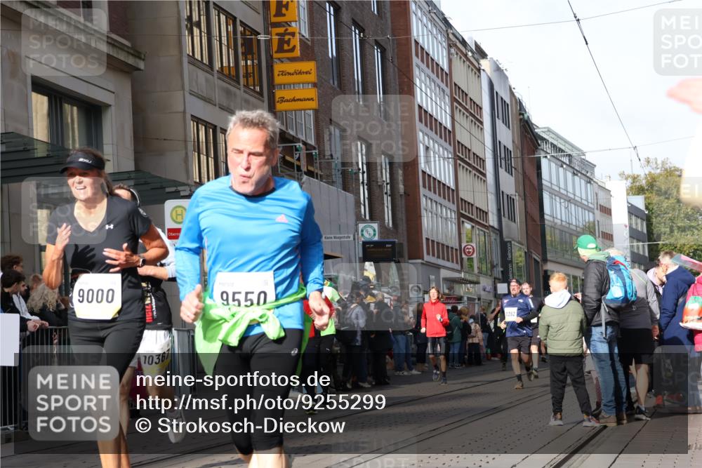 05.10.2025 - 20. swb-Marathon Bremen Strokosch-Dieckow http://msf.ph/oto/9255299 05.10.2025 10:57:09 Ziel 7101, 9000, 9215, 9260, 9292, 9309, 9372, 9450, 9550, 9585, 9625, 9747, 9844, 9904, 9914, 9943, 9947, 9962, 10139, 10169, 10250, 10281, 10367, 10555, 10645, 10657, 10694, 10739, 10754, 10950, 11015, 11352, 11360, 11583, 11606, 7101, 9000, 9215, 9260, 9292, 9309, 9372, 9450, 9550, 9585, 9625, 9747, 9844, 9904, 9914, 9943, 9947, 9962, 10139, 10169, 10250, 10281, 10367, 10555, 10645, 10657, 10694, 10739, 10754, 10950, 11015, 11606 meine-sportfotos.de