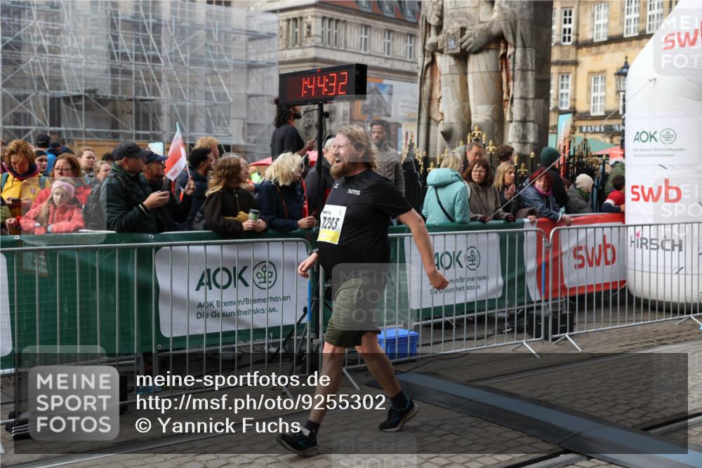 05.10.2025 - 20. swb-Marathon Bremen Yannick Fuchs http://msf.ph/oto/9255302 05.10.2025 11:15:21 Ziel 10984, 11293, 11635 meine-sportfotos.de