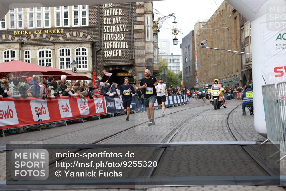 05.10.2025 - 20. swb-Marathon Bremen Yannick Fuchs http://msf.ph/oto/9255320 05.10.2025 10:46:25 Ziel 9351, 9362, 9400, 9921, 11462 meine-sportfotos.de