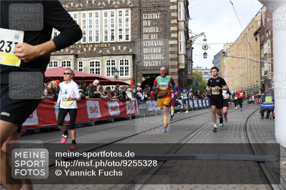05.10.2025 - 20. swb-Marathon Bremen Yannick Fuchs http://msf.ph/oto/9255328 05.10.2025 10:55:05 Ziel 9427, 9475, 9560, 9570, 10024, 10231, 10609, 11320, 11373, 11470, 11507, 11523 meine-sportfotos.de