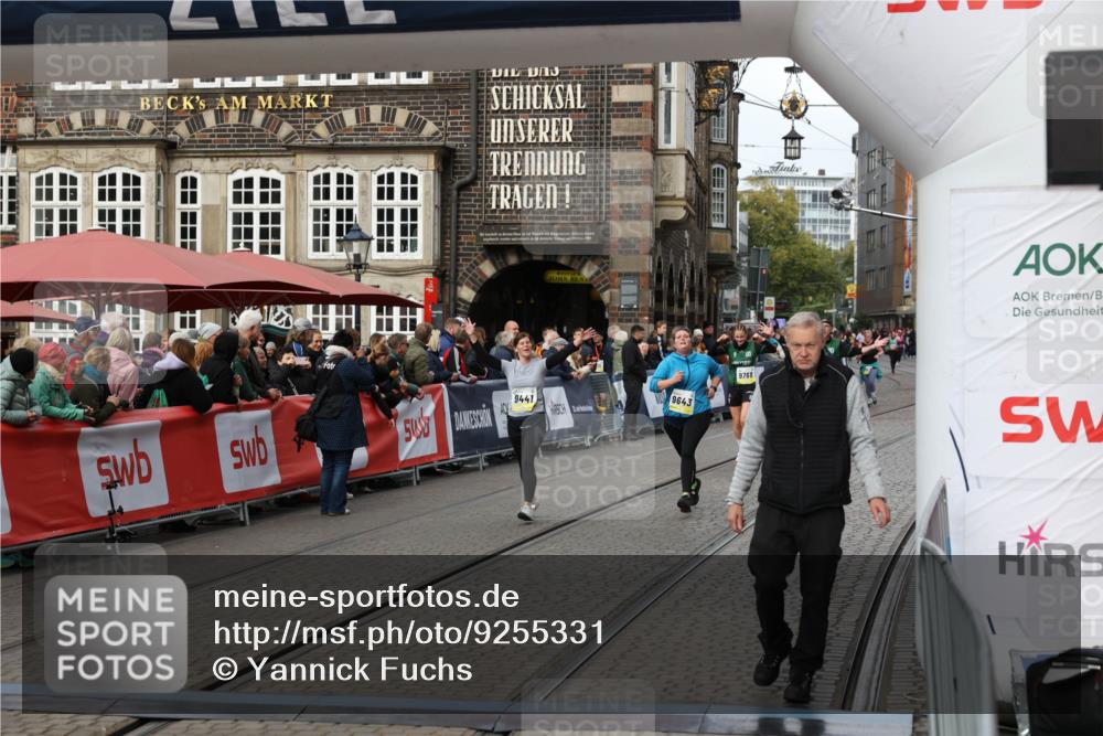 05.10.2025 - 20. swb-Marathon Bremen Yannick Fuchs http://msf.ph/oto/9255331 05.10.2025 11:15:23 Ziel 9643, 10984, 11293, 11635 meine-sportfotos.de
