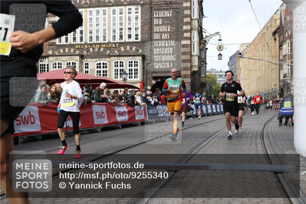 05.10.2025 - 20. swb-Marathon Bremen Yannick Fuchs http://msf.ph/oto/9255340 05.10.2025 10:55:06 Ziel 9427, 9475, 9570, 9791, 10231, 10609, 11320, 11373, 11470, 11507, 11523 meine-sportfotos.de