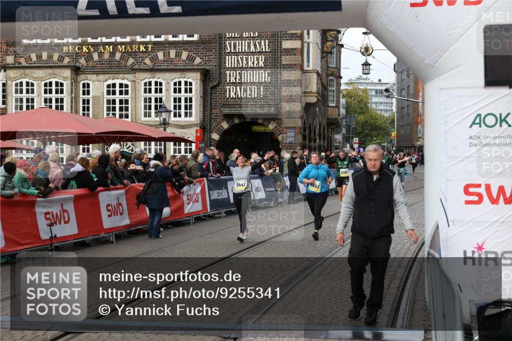 05.10.2025 - 20. swb-Marathon Bremen Yannick Fuchs http://msf.ph/oto/9255341 05.10.2025 11:15:23 Ziel 9643, 10984, 11293, 11635 meine-sportfotos.de