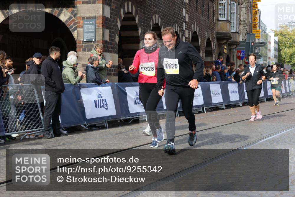 05.10.2025 - 20. swb-Marathon Bremen Strokosch-Dieckow http://msf.ph/oto/9255342 05.10.2025 11:02:39 Ziel 9331, 9360, 9516, 9841, 10510, 10530, 10803, 10804, 10825, 10826, 11024 meine-sportfotos.de