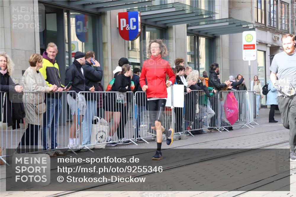 05.10.2025 - 20. swb-Marathon Bremen Strokosch-Dieckow http://msf.ph/oto/9255346 05.10.2025 10:57:15 Ziel 7101, 9000, 9215, 9309, 9372, 9550, 9585, 9625, 9747, 9904, 9914, 9943, 9962, 9979, 10139, 10225, 10250, 10281, 10329, 10341, 10555, 10645, 10694, 10739, 10754, 10950, 11352, 11360, 11520, 11521, 11583, 11606, 11731, 7101, 9000, 9215, 9309, 9372, 9550, 9585, 9625, 9747, 9904, 9914, 9943, 9962, 9979, 10139, 10225, 10250, 10281, 10329, 10341, 10555, 10645, 10694, 10739, 10754, 10950, 11606 meine-sportfotos.de