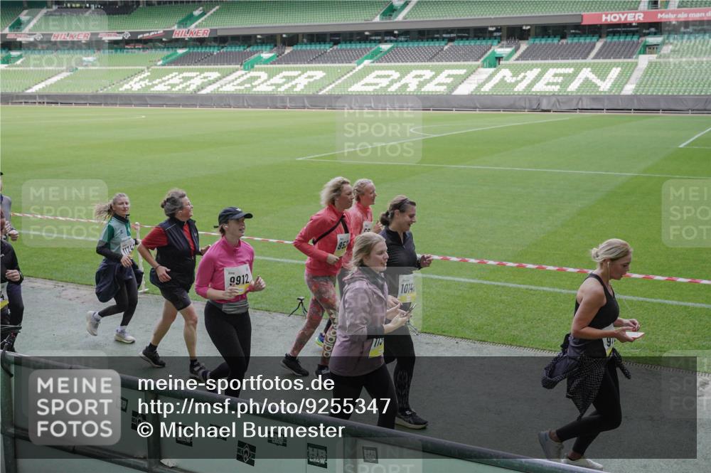 05.10.2025 - 20. swb-Marathon Bremen Michael Burmester http://msf.ph/oto/9255347 05.10.2025 10:43:21 Laufen im Stadion 9185, 9288, 9380, 9476, 9493, 9526, 9561, 9664, 9675, 9726, 9731, 9732, 9734, 9736, 9760, 9784, 9806, 9822, 9823, 9826, 9848, 9861, 9867, 9895, 9912, 10074, 10146, 10183, 10288, 10315, 10316, 10320, 10399, 10433, 10435, 10491, 10512, 10515, 10552, 10596, 10849, 10861, 10962, 10969, 11030, 11073, 11083, 11113, 11157, 11161, 11170, 11215, 11240, 11242, 11285, 11331, 11404, 11536, 8225, 9212, 9276, 9481, 9945, 9972 meine-sportfotos.de