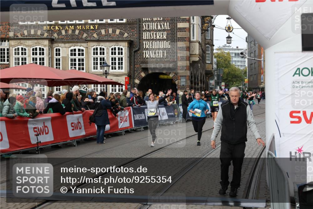 05.10.2025 - 20. swb-Marathon Bremen Yannick Fuchs http://msf.ph/oto/9255354 05.10.2025 11:15:23 Ziel 9643, 10984, 11293, 11635 meine-sportfotos.de