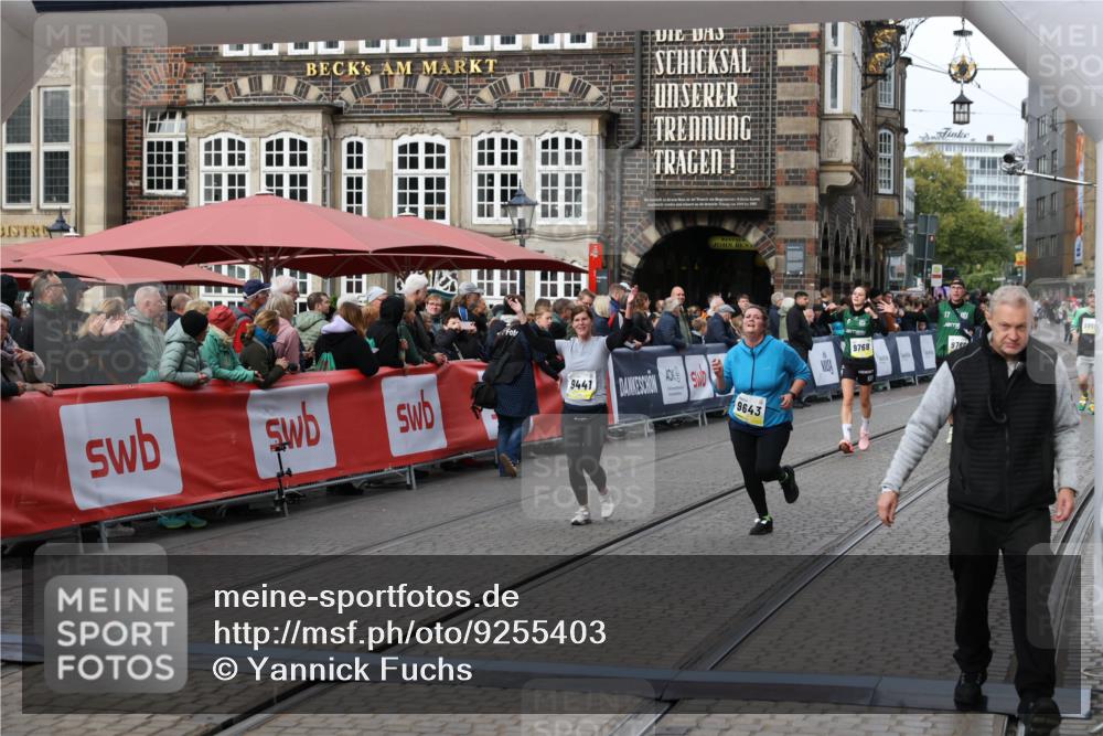 05.10.2025 - 20. swb-Marathon Bremen Yannick Fuchs http://msf.ph/oto/9255403 05.10.2025 11:15:24 Ziel 9441, 9643, 11293 meine-sportfotos.de