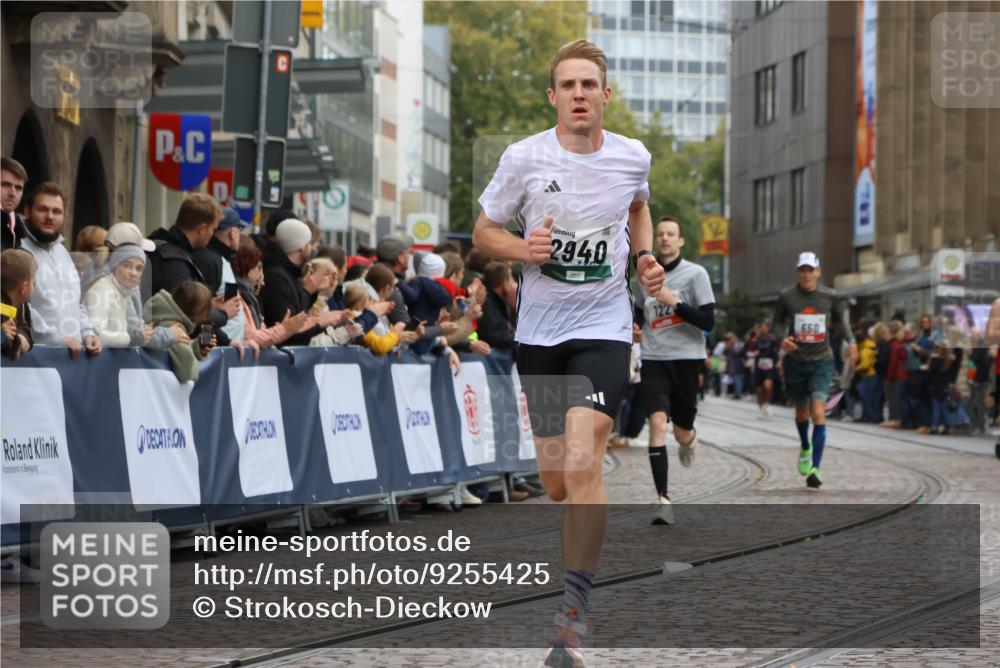 05.10.2025 - 20. swb-Marathon Bremen Strokosch-Dieckow http://msf.ph/oto/9255425 05.10.2025 12:53:35 Ziel 650, 1221, 1665, 2940, 8341 meine-sportfotos.de