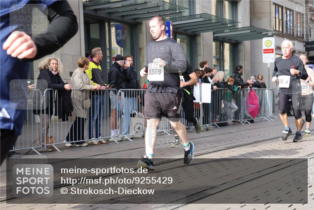 05.10.2025 - 20. swb-Marathon Bremen Strokosch-Dieckow http://msf.ph/oto/9255429 05.10.2025 10:57:17 Ziel 9000, 9215, 9309, 9372, 9585, 9625, 9747, 9904, 9914, 9943, 9962, 9979, 10139, 10225, 10250, 10329, 10341, 10555, 10645, 10694, 10739, 10754, 10890, 10950, 11352, 11360, 11457, 11520, 11521, 11575, 11583, 11606, 11731, 11744, 9000, 9215, 9309, 9372, 9585, 9625, 9747, 9904, 9914, 9943, 9962, 9979, 10139, 10225, 10250, 10329, 10341, 10555, 10645, 10694, 10739, 10754, 10890, 10950, 11606 meine-sportfotos.de