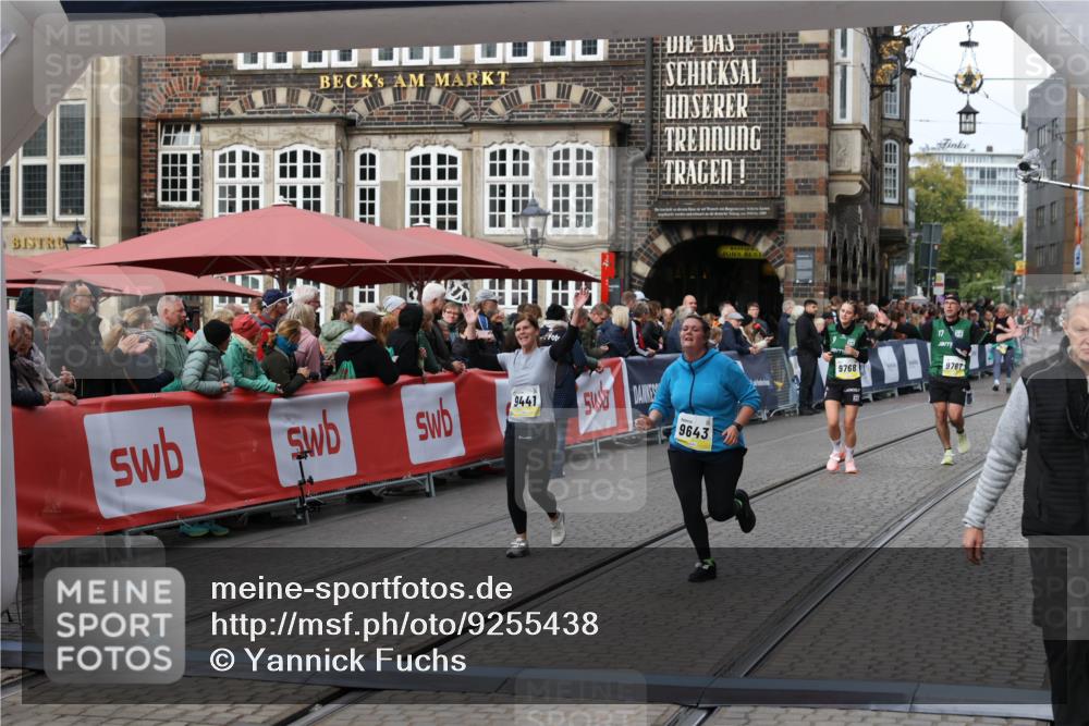 05.10.2025 - 20. swb-Marathon Bremen Yannick Fuchs http://msf.ph/oto/9255438 05.10.2025 11:15:25 Ziel 9441, 9643, 11293 meine-sportfotos.de
