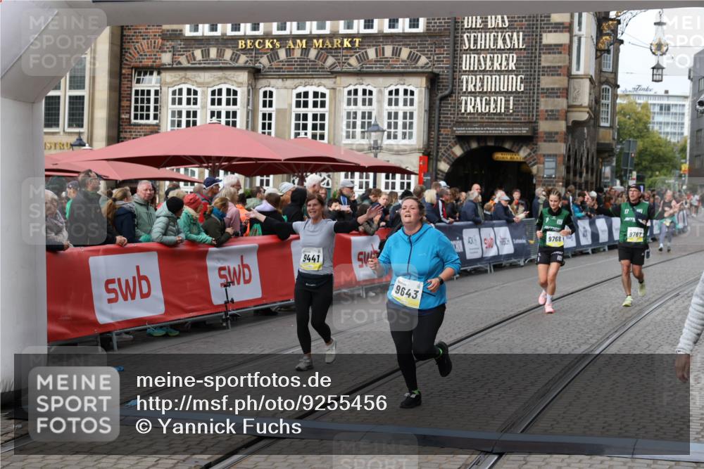 05.10.2025 - 20. swb-Marathon Bremen Yannick Fuchs http://msf.ph/oto/9255456 05.10.2025 11:15:26 Ziel 9441, 9643, 9768, 11293 meine-sportfotos.de