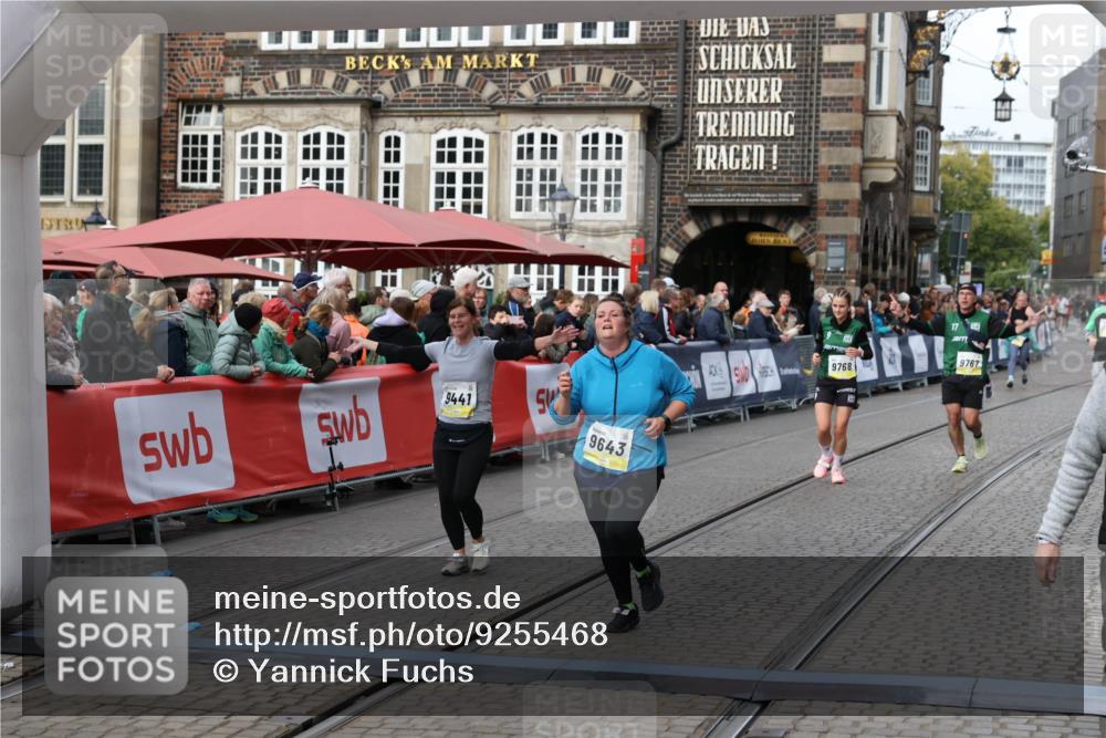 05.10.2025 - 20. swb-Marathon Bremen Yannick Fuchs http://msf.ph/oto/9255468 05.10.2025 11:15:26 Ziel 9441, 9643, 9768, 11293 meine-sportfotos.de
