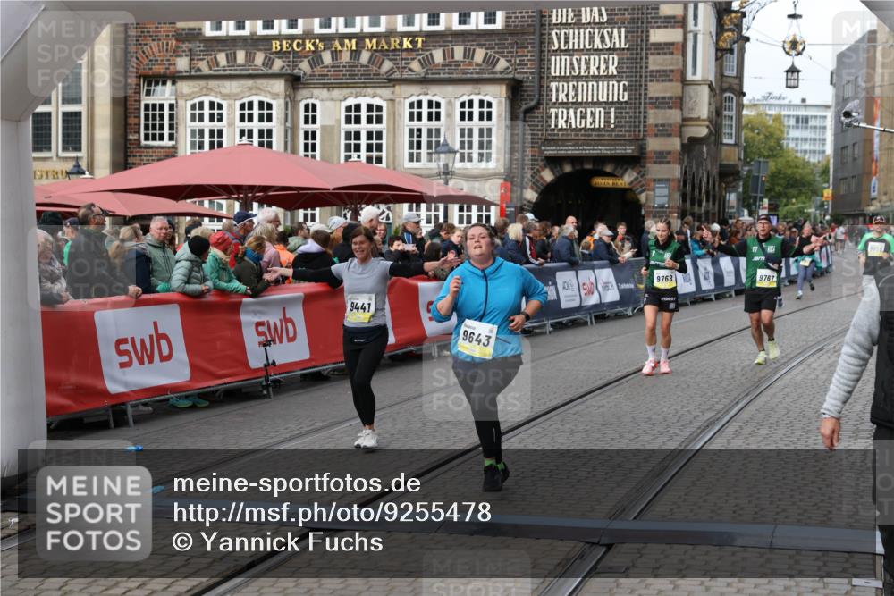 05.10.2025 - 20. swb-Marathon Bremen Yannick Fuchs http://msf.ph/oto/9255478 05.10.2025 11:15:26 Ziel 9441, 9643, 9768, 11293 meine-sportfotos.de