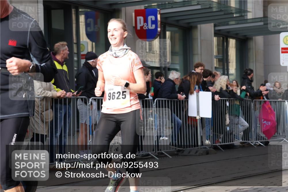 05.10.2025 - 20. swb-Marathon Bremen Strokosch-Dieckow http://msf.ph/oto/9255493 05.10.2025 10:57:19 Ziel 9000, 9215, 9309, 9372, 9585, 9625, 9747, 9904, 9914, 9943, 9962, 9979, 10139, 10219, 10225, 10250, 10329, 10341, 10555, 10694, 10739, 10754, 10834, 10890, 11352, 11360, 11457, 11520, 11521, 11564, 11575, 11583, 11731, 11744, 9000, 9215, 9309, 9372, 9585, 9625, 9747, 9904, 9914, 9943, 9962, 9979, 10139, 10219, 10225, 10250, 10329, 10341, 10555, 10694, 10739, 10754, 10834, 10890 meine-sportfotos.de