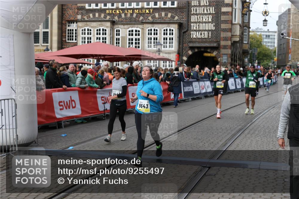 05.10.2025 - 20. swb-Marathon Bremen Yannick Fuchs http://msf.ph/oto/9255497 05.10.2025 11:15:26 Ziel 9441, 9643, 9768, 11293 meine-sportfotos.de