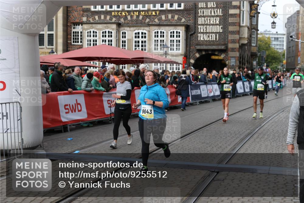 05.10.2025 - 20. swb-Marathon Bremen Yannick Fuchs http://msf.ph/oto/9255512 05.10.2025 11:15:26 Ziel 9441, 9643, 9768, 11293 meine-sportfotos.de