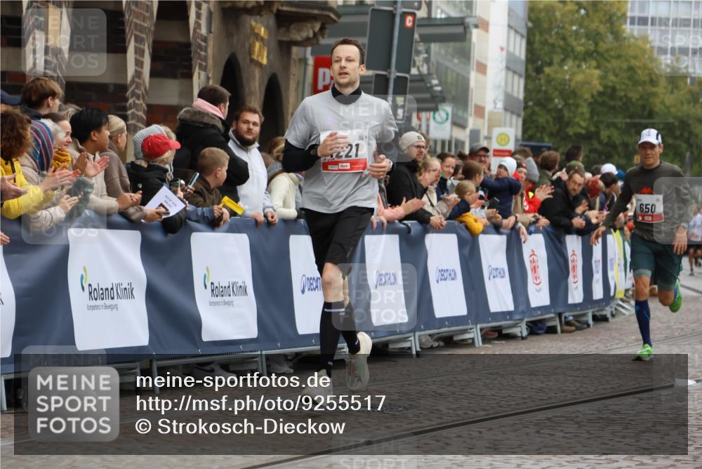 05.10.2025 - 20. swb-Marathon Bremen Strokosch-Dieckow http://msf.ph/oto/9255517 05.10.2025 12:53:38 Ziel 650, 1221, 8341 meine-sportfotos.de