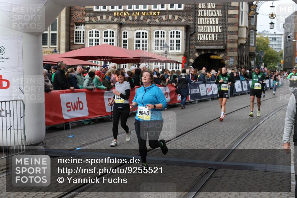 05.10.2025 - 20. swb-Marathon Bremen Yannick Fuchs http://msf.ph/oto/9255521 05.10.2025 11:15:26 Ziel 9441, 9643, 9768, 11293 meine-sportfotos.de