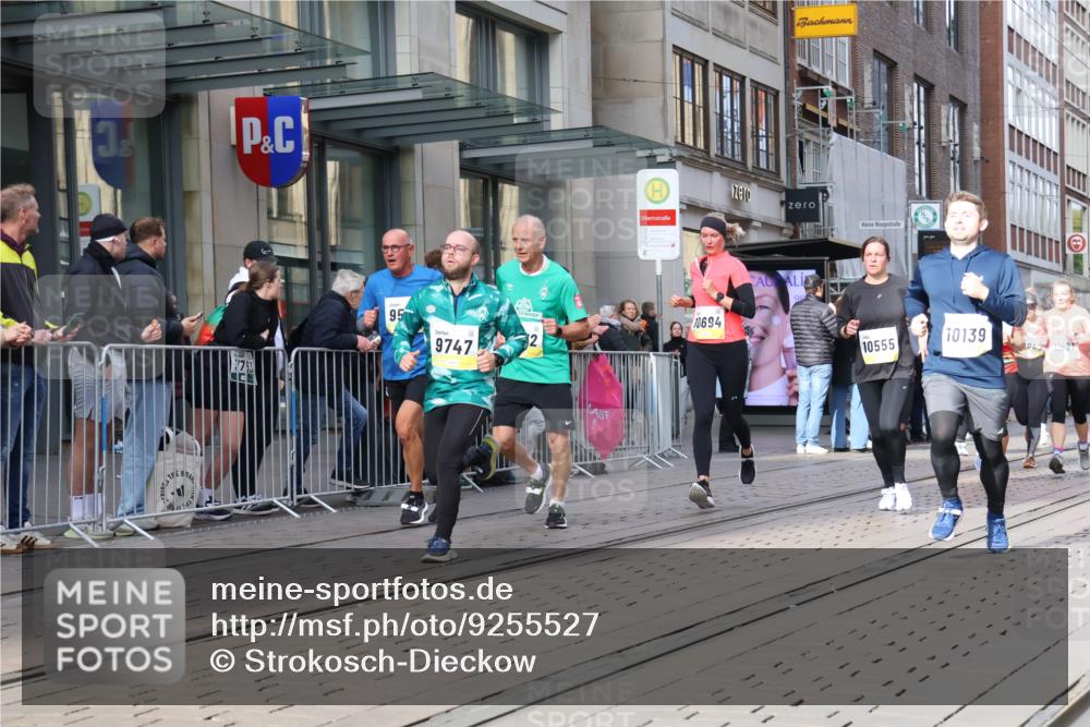 05.10.2025 - 20. swb-Marathon Bremen Strokosch-Dieckow http://msf.ph/oto/9255527 05.10.2025 10:57:21 Ziel 9000, 9215, 9309, 9372, 9585, 9625, 9747, 9904, 9914, 9943, 9962, 9979, 10139, 10219, 10225, 10250, 10329, 10341, 10555, 10651, 10694, 10739, 10754, 10834, 10890, 10975, 11023, 11352, 11360, 11457, 11520, 11521, 11564, 11575, 11583, 11731, 11744, 9000, 9215, 9309, 9372, 9585, 9625, 9747, 9904, 9914, 9943, 9962, 9979, 10139, 10219, 10225, 10250, 10329, 10341, 10555, 10651, 10694, 10739, 10754, 10834, 10890, 10975, 11023 meine-sportfotos.de
