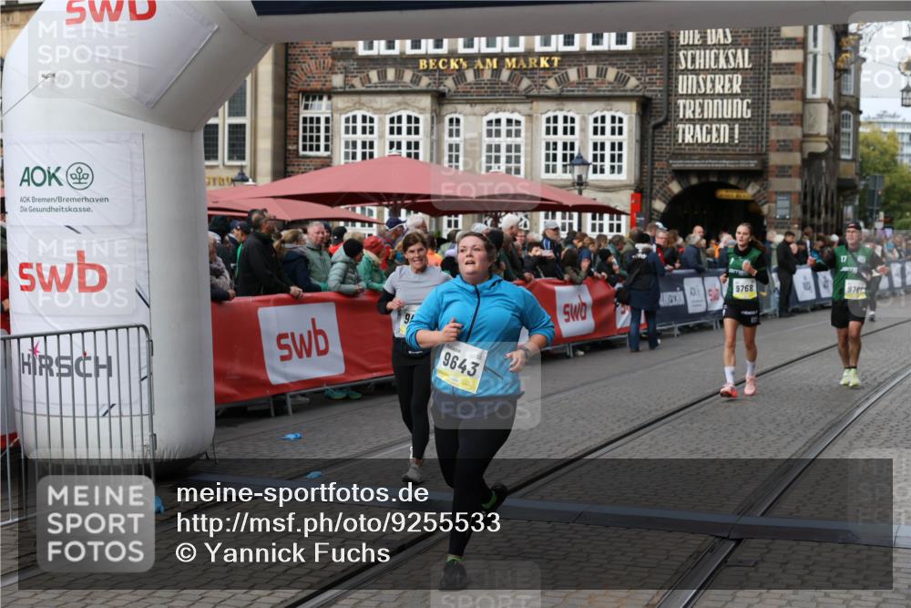 05.10.2025 - 20. swb-Marathon Bremen Yannick Fuchs http://msf.ph/oto/9255533 05.10.2025 11:15:27 Ziel 9441, 9643, 9767, 9768 meine-sportfotos.de