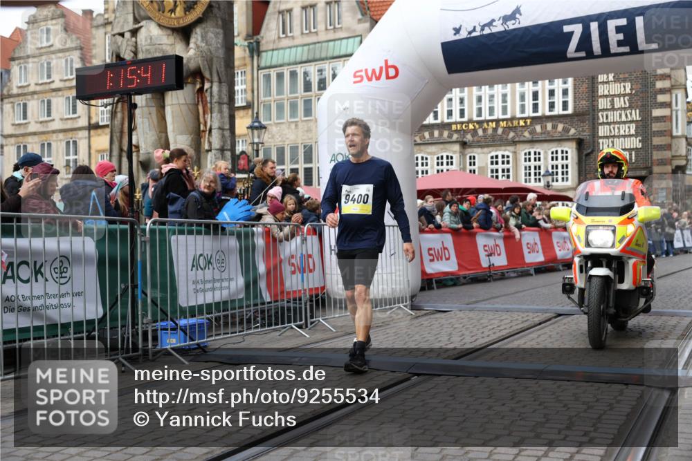 05.10.2025 - 20. swb-Marathon Bremen Yannick Fuchs http://msf.ph/oto/9255534 05.10.2025 10:46:30 Ziel 9400, 9921, 11462 meine-sportfotos.de