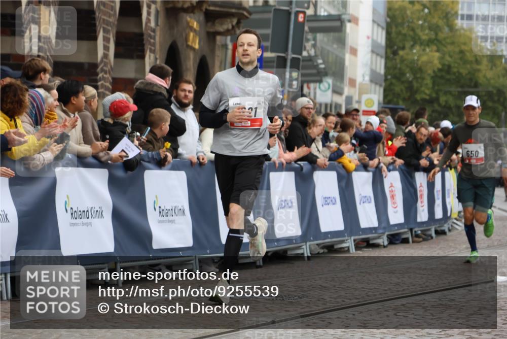 05.10.2025 - 20. swb-Marathon Bremen Strokosch-Dieckow http://msf.ph/oto/9255539 05.10.2025 12:53:38 Ziel 650, 1221, 8341 meine-sportfotos.de