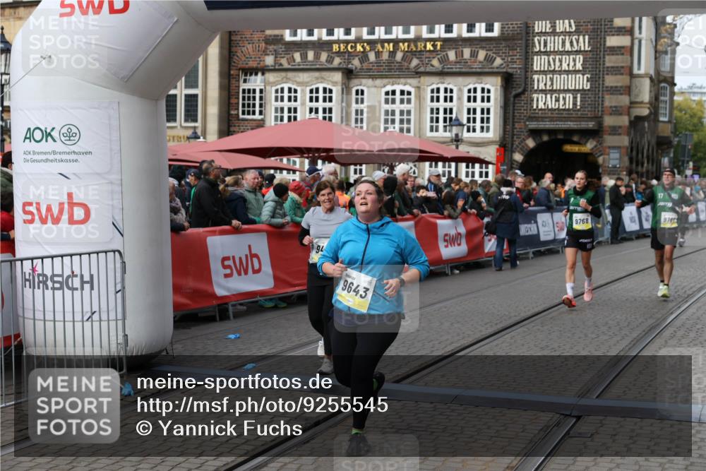 05.10.2025 - 20. swb-Marathon Bremen Yannick Fuchs http://msf.ph/oto/9255545 05.10.2025 11:15:27 Ziel 9441, 9643, 9767, 9768 meine-sportfotos.de