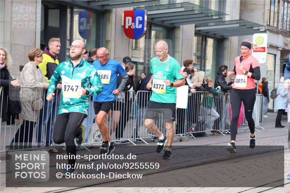05.10.2025 - 20. swb-Marathon Bremen Strokosch-Dieckow http://msf.ph/oto/9255559 05.10.2025 10:57:21 Ziel 9000, 9215, 9309, 9372, 9585, 9625, 9747, 9904, 9914, 9943, 9962, 9979, 10139, 10219, 10225, 10250, 10329, 10341, 10555, 10651, 10694, 10739, 10754, 10834, 10890, 10975, 11023, 11352, 11360, 11457, 11520, 11521, 11564, 11575, 11583, 11731, 11744, 9000, 9215, 9309, 9372, 9585, 9625, 9747, 9904, 9914, 9943, 9962, 9979, 10139, 10219, 10225, 10250, 10329, 10341, 10555, 10651, 10694, 10739, 10754, 10834, 10890, 10975, 11023 meine-sportfotos.de