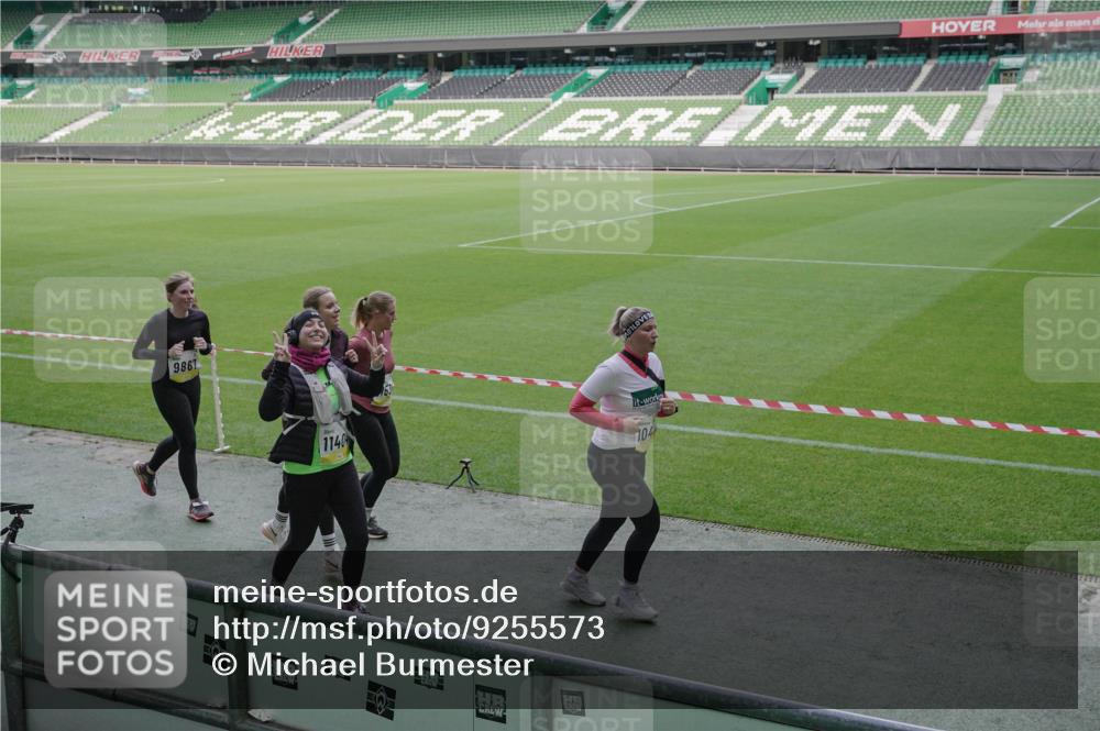 05.10.2025 - 20. swb-Marathon Bremen Michael Burmester http://msf.ph/oto/9255573 05.10.2025 10:43:28 Laufen im Stadion 9185, 9273, 9288, 9380, 9476, 9493, 9526, 9561, 9675, 9726, 9731, 9732, 9736, 9760, 9784, 9806, 9819, 9822, 9823, 9826, 9848, 9861, 9867, 9895, 9911, 9912, 9984, 10036, 10146, 10183, 10288, 10315, 10316, 10320, 10399, 10433, 10435, 10491, 10512, 10515, 10552, 10596, 10831, 10849, 10861, 10962, 10969, 11030, 11073, 11083, 11113, 11157, 11161, 11215, 11240, 11242, 11285, 11331, 11345, 11404, 11536, 11548, 8225, 9212, 9276, 9481 meine-sportfotos.de