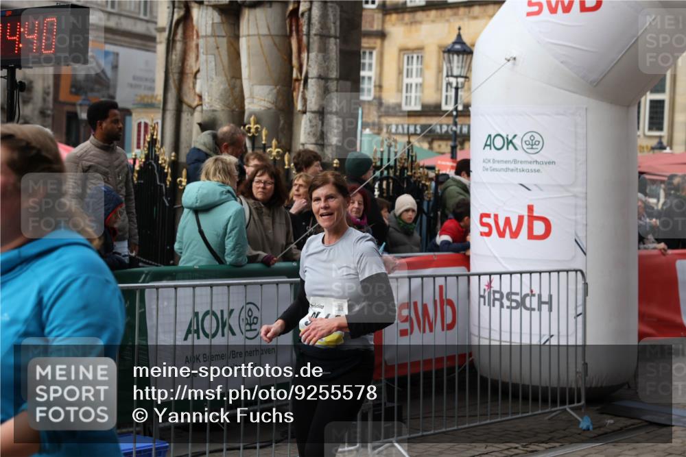 05.10.2025 - 20. swb-Marathon Bremen Yannick Fuchs http://msf.ph/oto/9255578 05.10.2025 11:15:29 Ziel 9441, 9643, 9767, 9768, 9959 meine-sportfotos.de