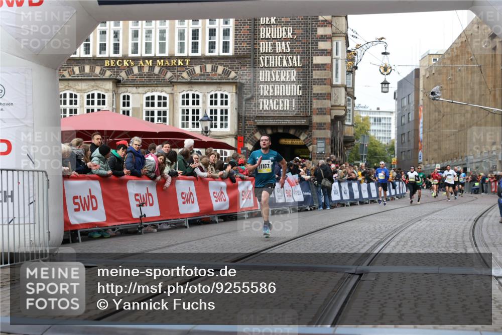 05.10.2025 - 20. swb-Marathon Bremen Yannick Fuchs http://msf.ph/oto/9255586 05.10.2025 10:46:34 Ziel 9400, 9921, 11167 meine-sportfotos.de