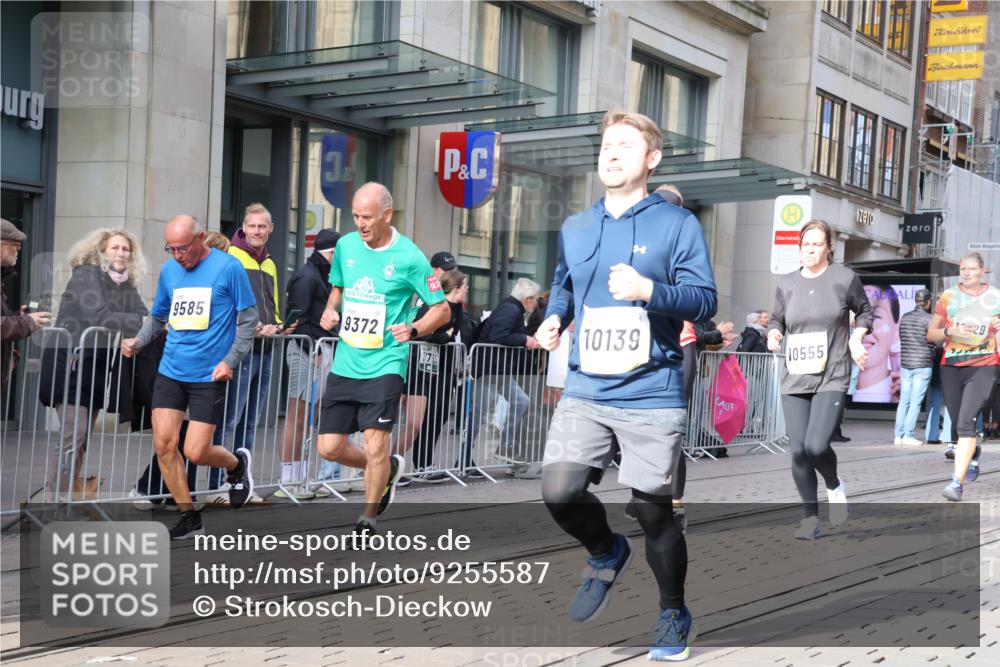 05.10.2025 - 20. swb-Marathon Bremen Strokosch-Dieckow http://msf.ph/oto/9255587 05.10.2025 10:57:22 Ziel 9000, 9221, 9309, 9372, 9585, 9625, 9747, 9904, 9914, 9943, 9962, 9979, 10139, 10219, 10225, 10250, 10329, 10341, 10555, 10651, 10694, 10739, 10754, 10834, 10890, 10975, 11023, 11352, 11360, 11457, 11469, 11520, 11521, 11564, 11575, 11583, 11731, 11744, 9000, 9221, 9309, 9372, 9585, 9625, 9747, 9904, 9914, 9943, 9962, 9979, 10139, 10219, 10225, 10250, 10329, 10341, 10555, 10651, 10694, 10739, 10754, 10834, 10890, 10975, 11023 meine-sportfotos.de