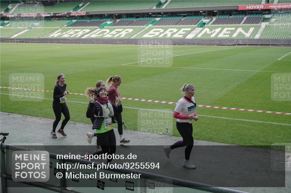05.10.2025 - 20. swb-Marathon Bremen Michael Burmester http://msf.ph/oto/9255594 05.10.2025 10:43:28 Laufen im Stadion 9185, 9273, 9288, 9380, 9476, 9493, 9526, 9561, 9675, 9726, 9731, 9732, 9736, 9760, 9784, 9806, 9819, 9822, 9823, 9826, 9848, 9861, 9867, 9895, 9911, 9912, 9984, 10036, 10146, 10183, 10288, 10315, 10316, 10320, 10399, 10433, 10435, 10491, 10512, 10515, 10552, 10596, 10831, 10849, 10861, 10962, 10969, 11030, 11073, 11083, 11113, 11157, 11161, 11215, 11240, 11242, 11285, 11331, 11345, 11404, 11536, 11548, 8225, 9212, 9276, 9481 meine-sportfotos.de