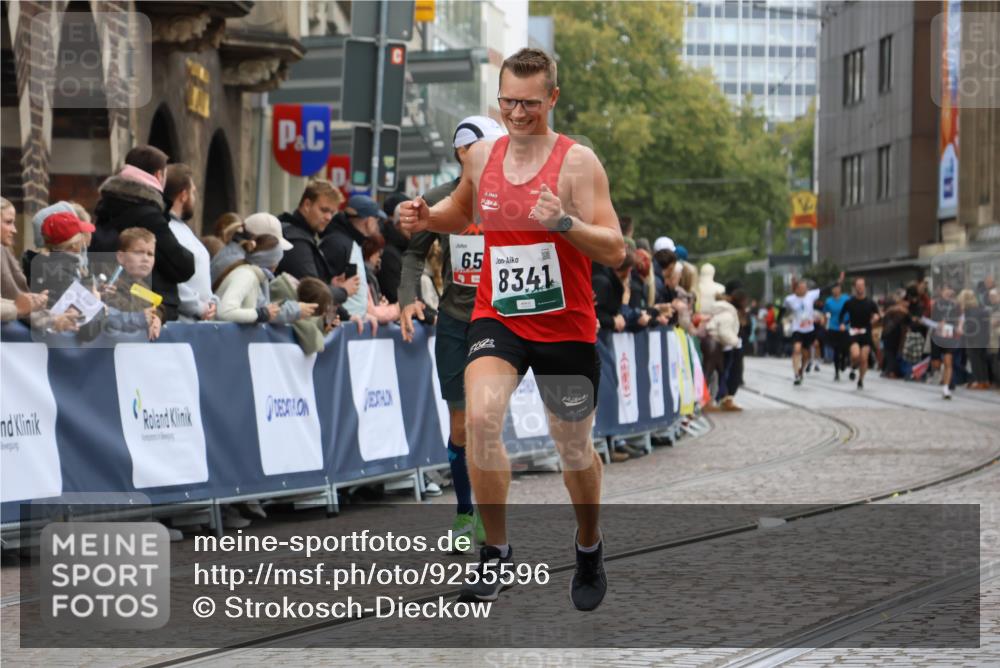 05.10.2025 - 20. swb-Marathon Bremen Strokosch-Dieckow http://msf.ph/oto/9255596 05.10.2025 12:53:40 Ziel 650, 1221, 8341 meine-sportfotos.de