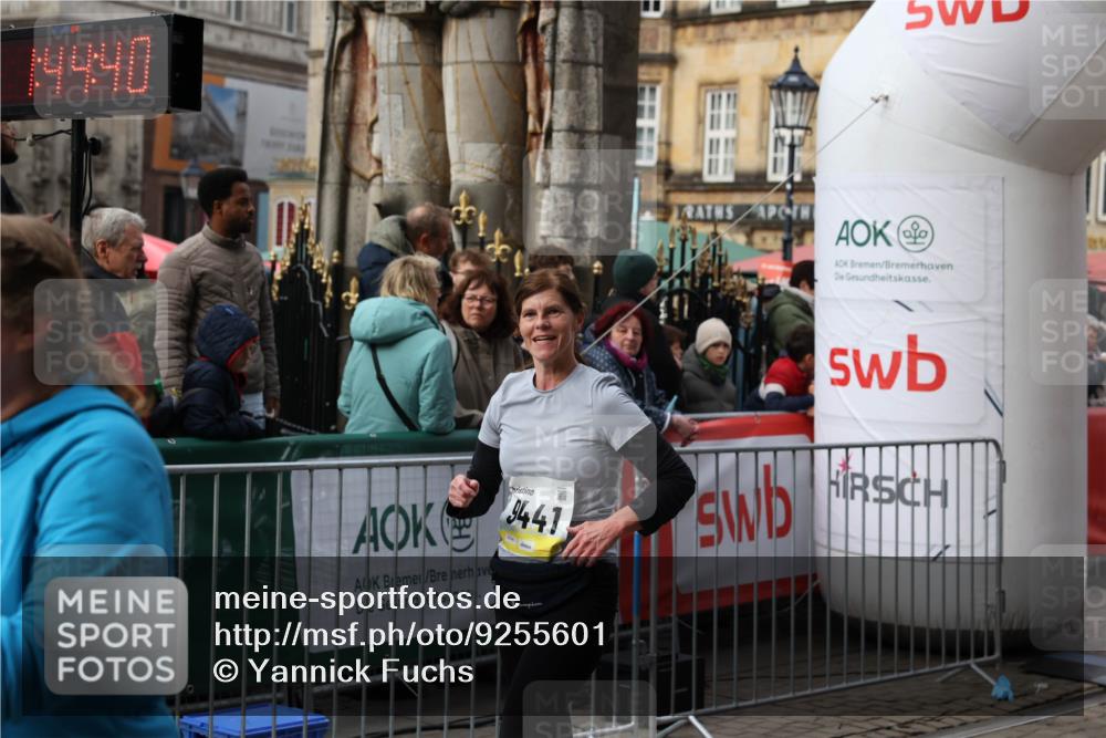 05.10.2025 - 20. swb-Marathon Bremen Yannick Fuchs http://msf.ph/oto/9255601 05.10.2025 11:15:29 Ziel 9441, 9643, 9767, 9768, 9959 meine-sportfotos.de