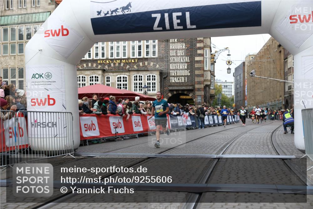 05.10.2025 - 20. swb-Marathon Bremen Yannick Fuchs http://msf.ph/oto/9255606 05.10.2025 10:46:35 Ziel 11167 meine-sportfotos.de